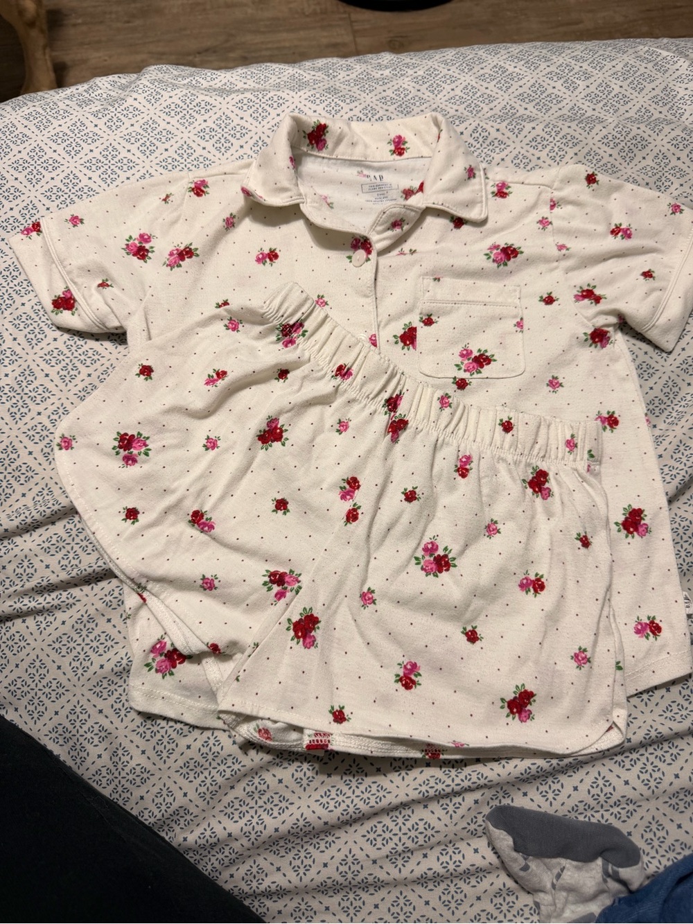 GAP White Floral Button-Down Shirt and Shorts Set